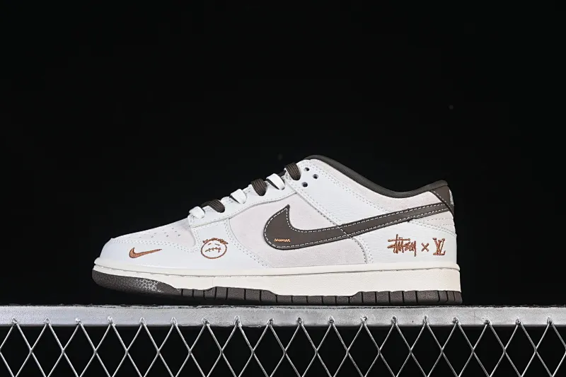 All categories Nk SB Dunk Series Nk SB Dunk Low High-end customized low-top sneakers Nike SB Dunk three-party joint brand milk white gray high-end customized low-top casual sneakers SG6688-003